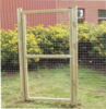 Dør B:105cm. H:176cm. med 5x5cm. kraftig trådnet ø2,5mm.